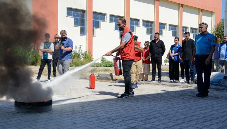 Diyarbakır itfaiyesinden Erganili öğrencilere yangın tatbikatı